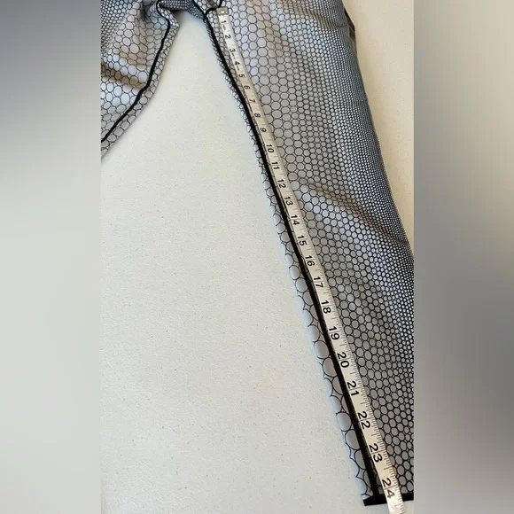 NWOT.  Christian Lacroix X- Ultracor Leggings Size Small - Picture 7 of 13